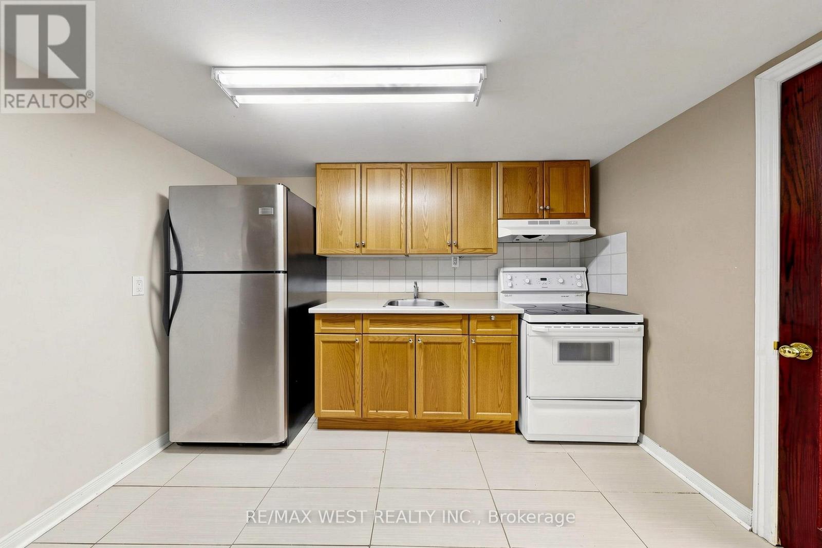 32 ALLONSIUS DRIVE - 31