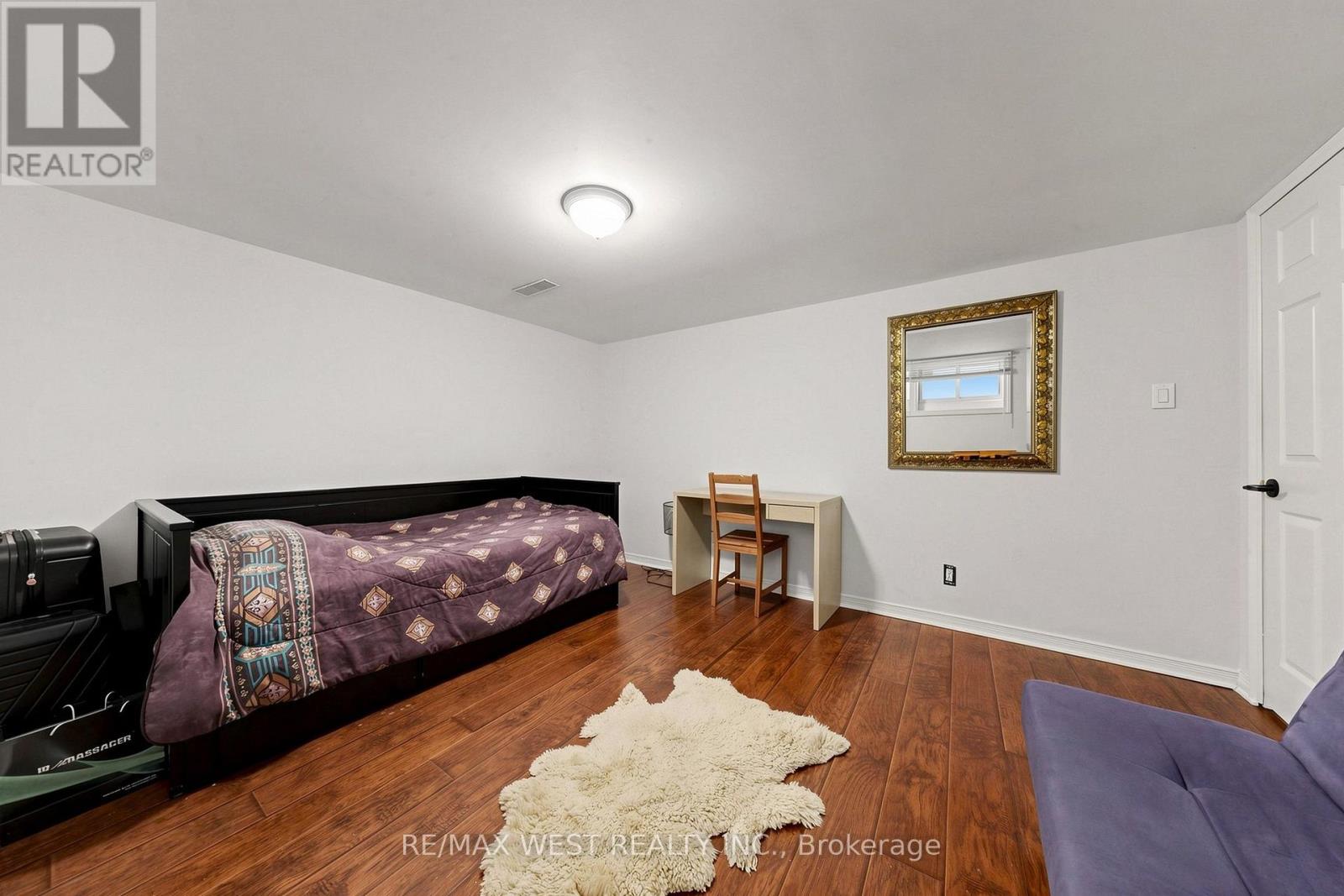 32 ALLONSIUS DRIVE - 33