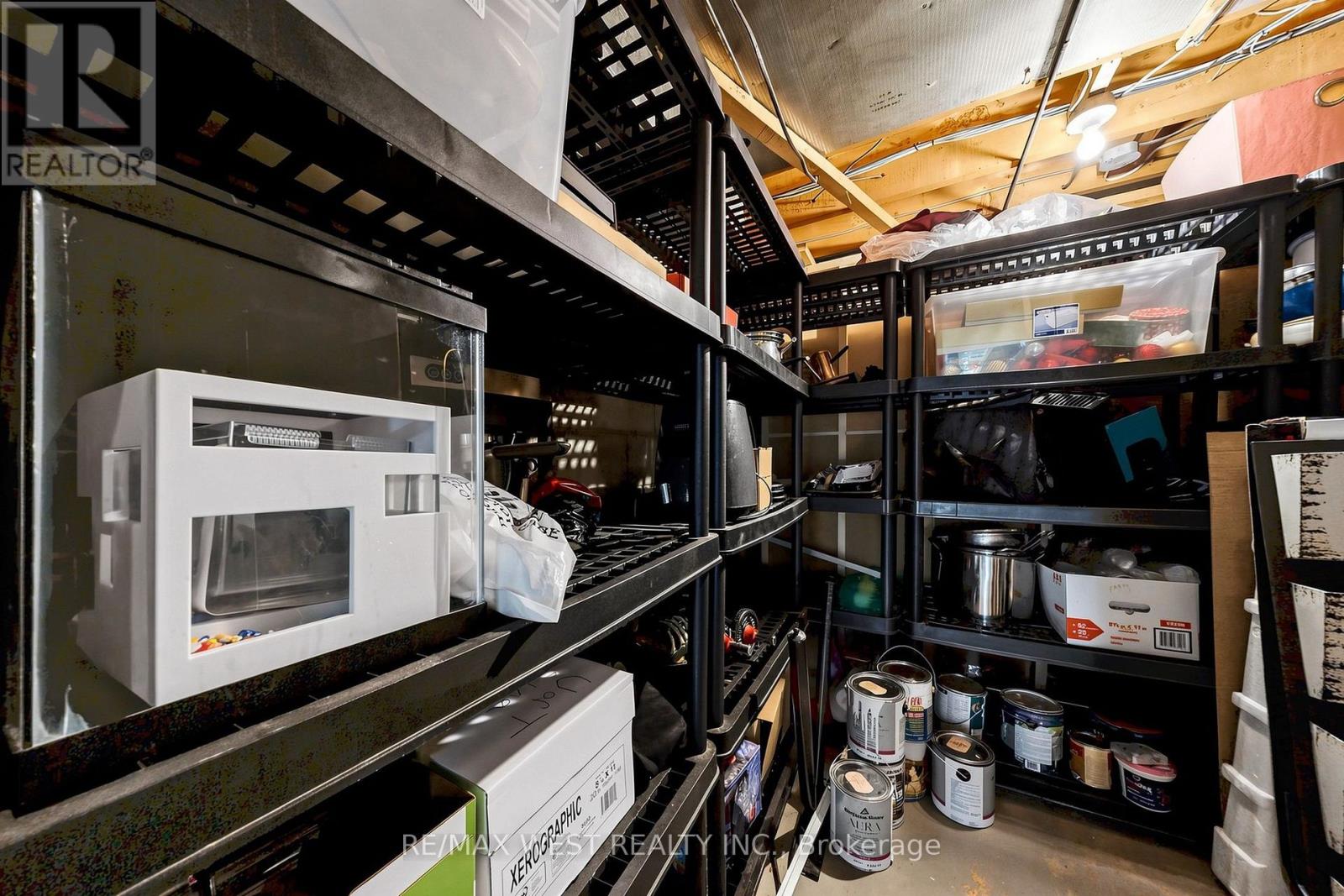 32 ALLONSIUS DRIVE - 35