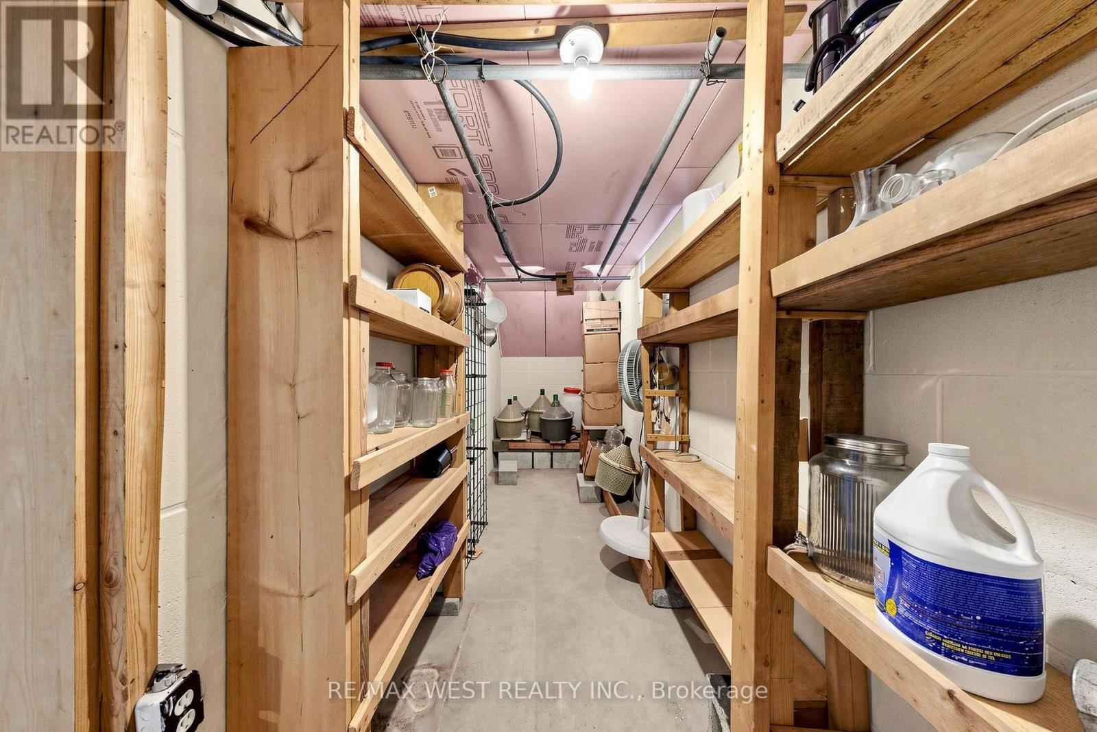 32 ALLONSIUS DRIVE - 36