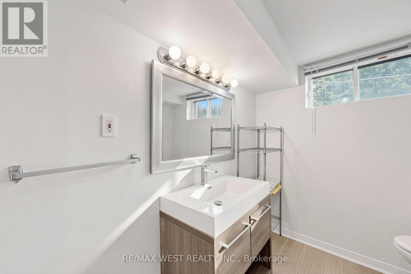 32 ALLONSIUS DRIVE - 38