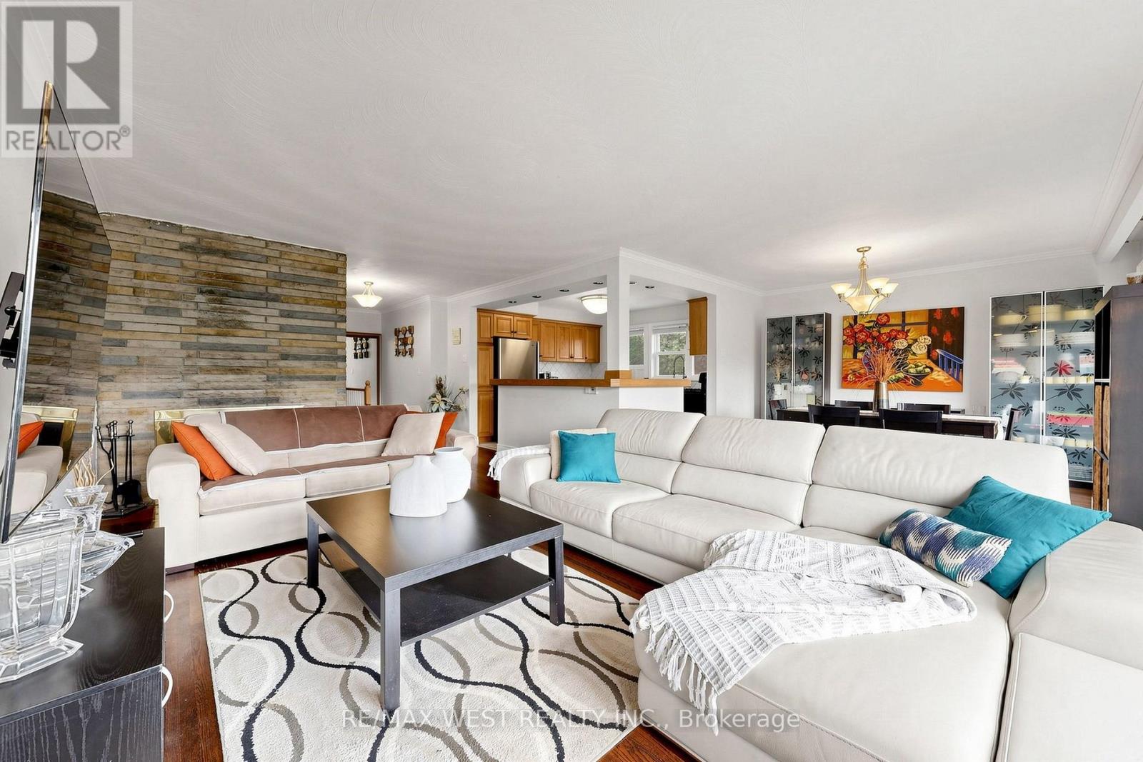 32 ALLONSIUS DRIVE - 9