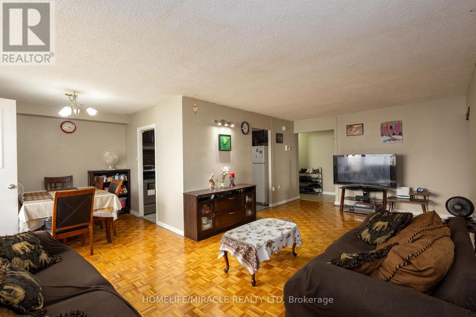 #1007 49 SILVERSTONE DRIVE - 19