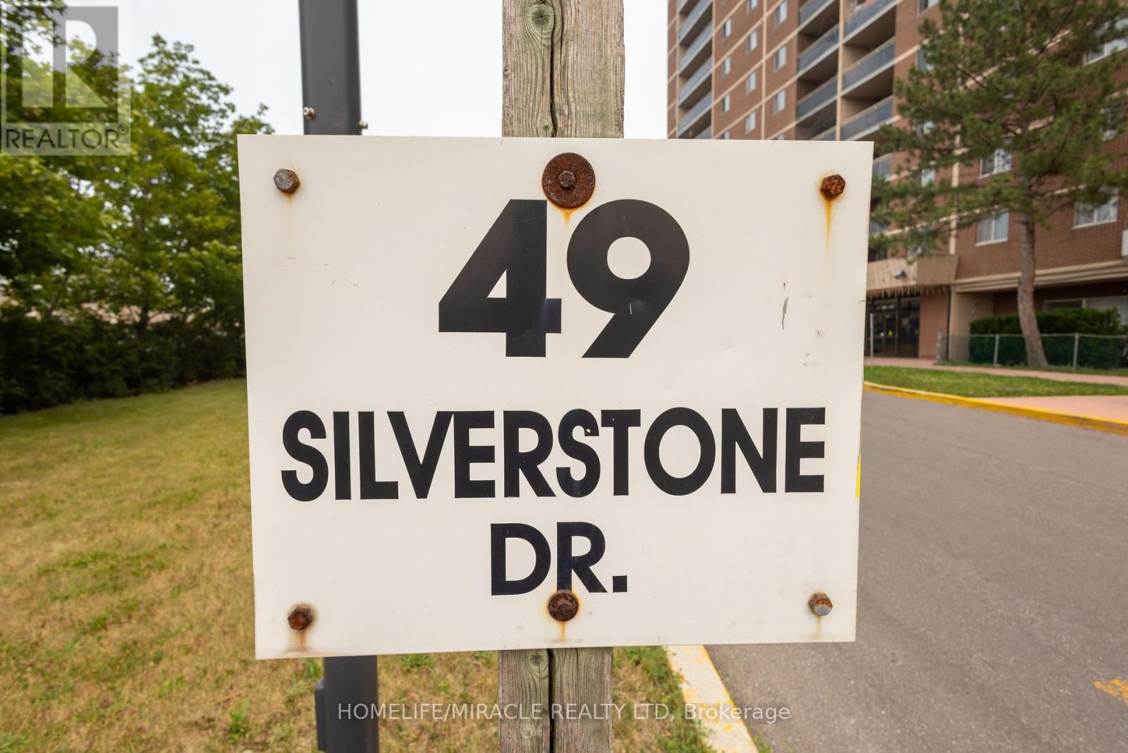 #1007 49 SILVERSTONE DRIVE - 2