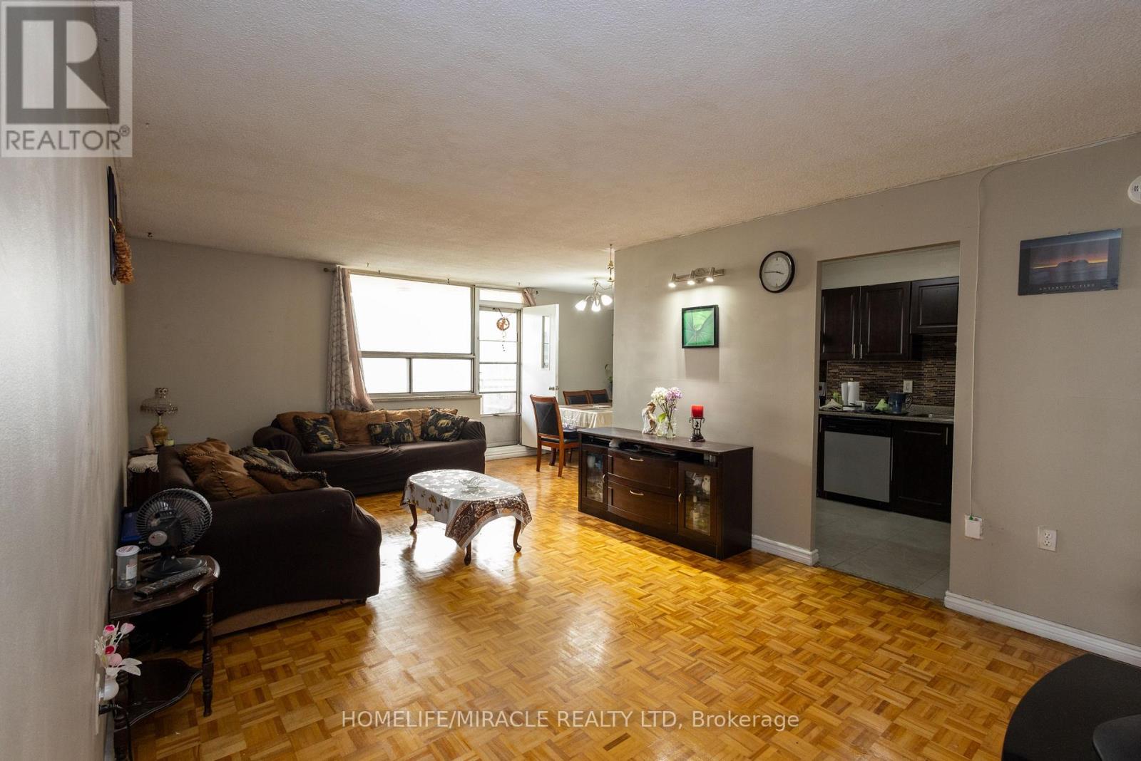 #1007 49 SILVERSTONE DRIVE - 22