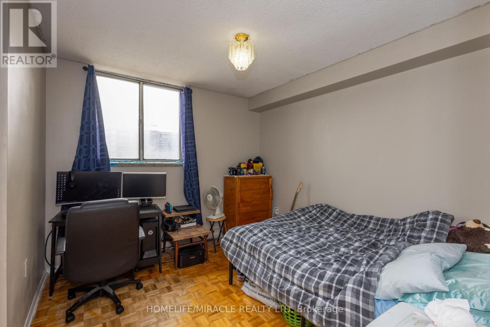 #1007 49 SILVERSTONE DRIVE - 28