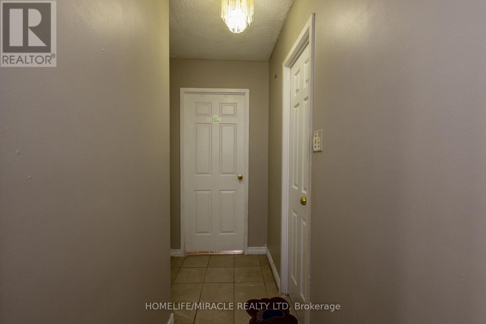 #1007 49 SILVERSTONE DRIVE - 44