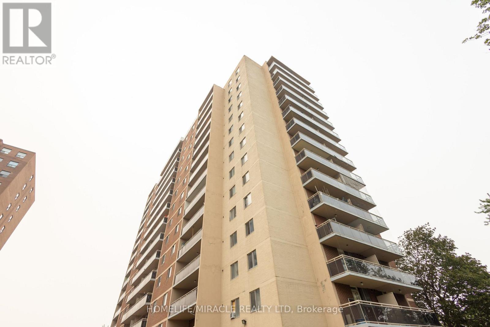 #1007 49 SILVERSTONE DRIVE - 5