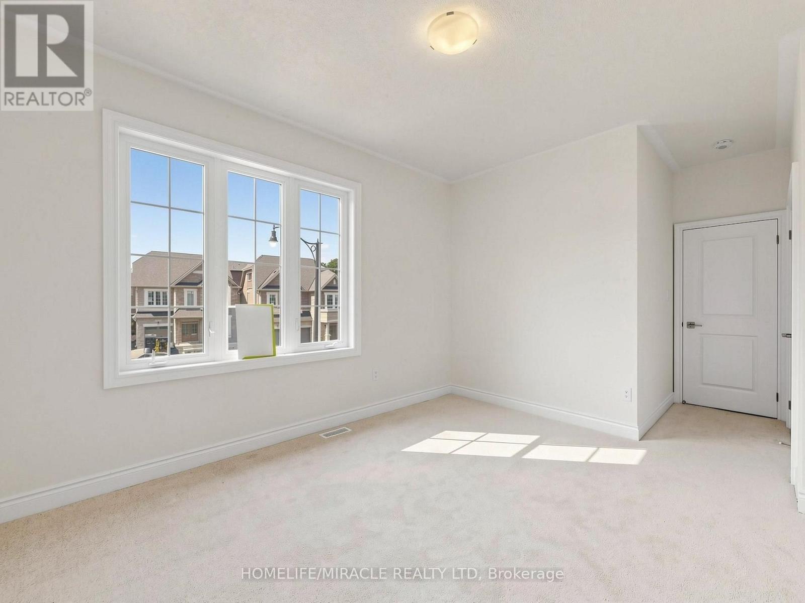 8 RALSTON COURT - 33