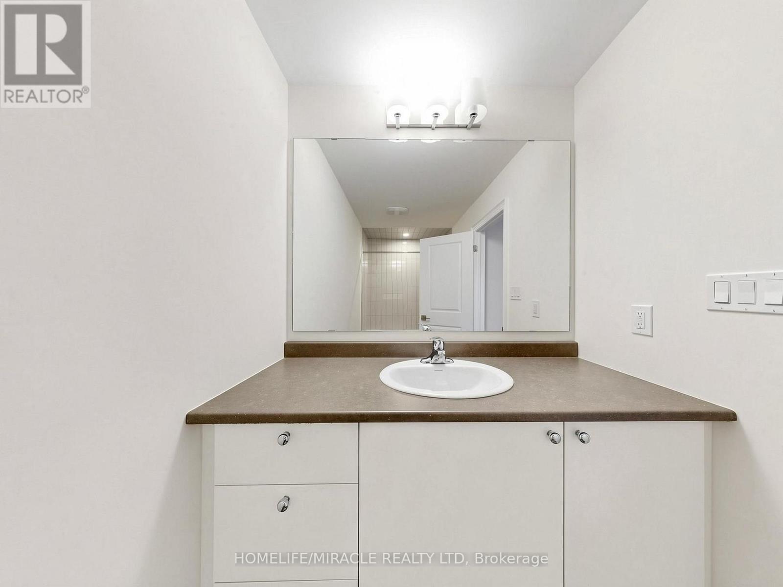 8 RALSTON COURT - 42