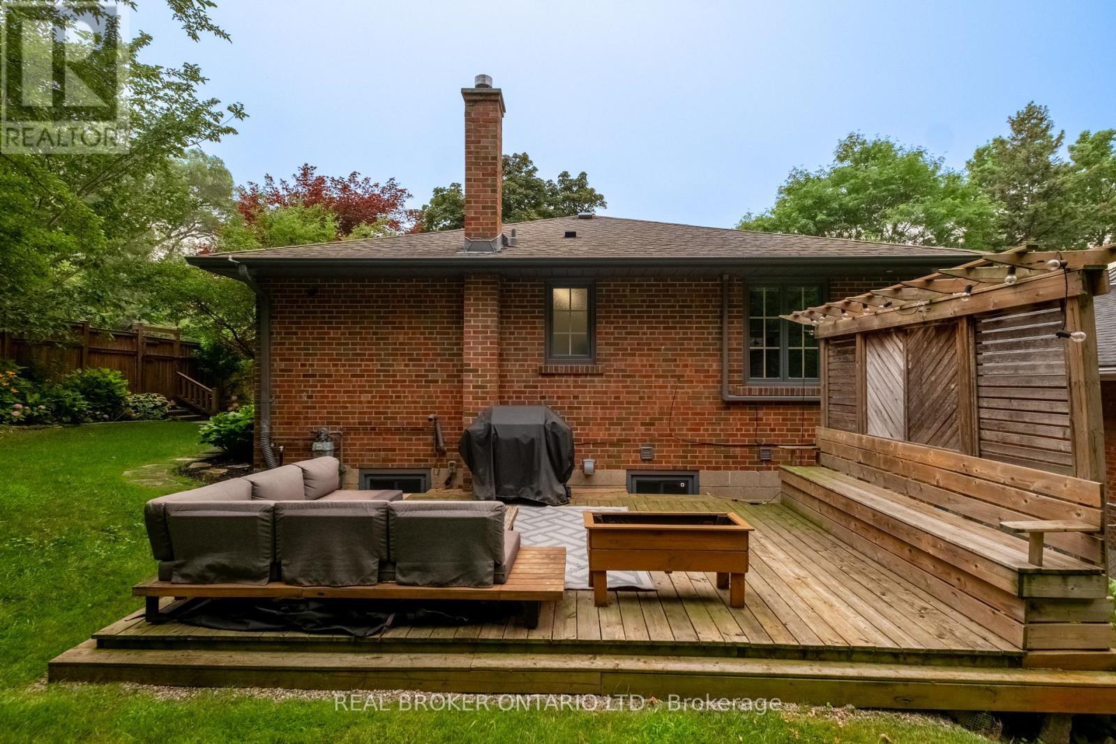 147 THOMPSON AVENUE - Image 40