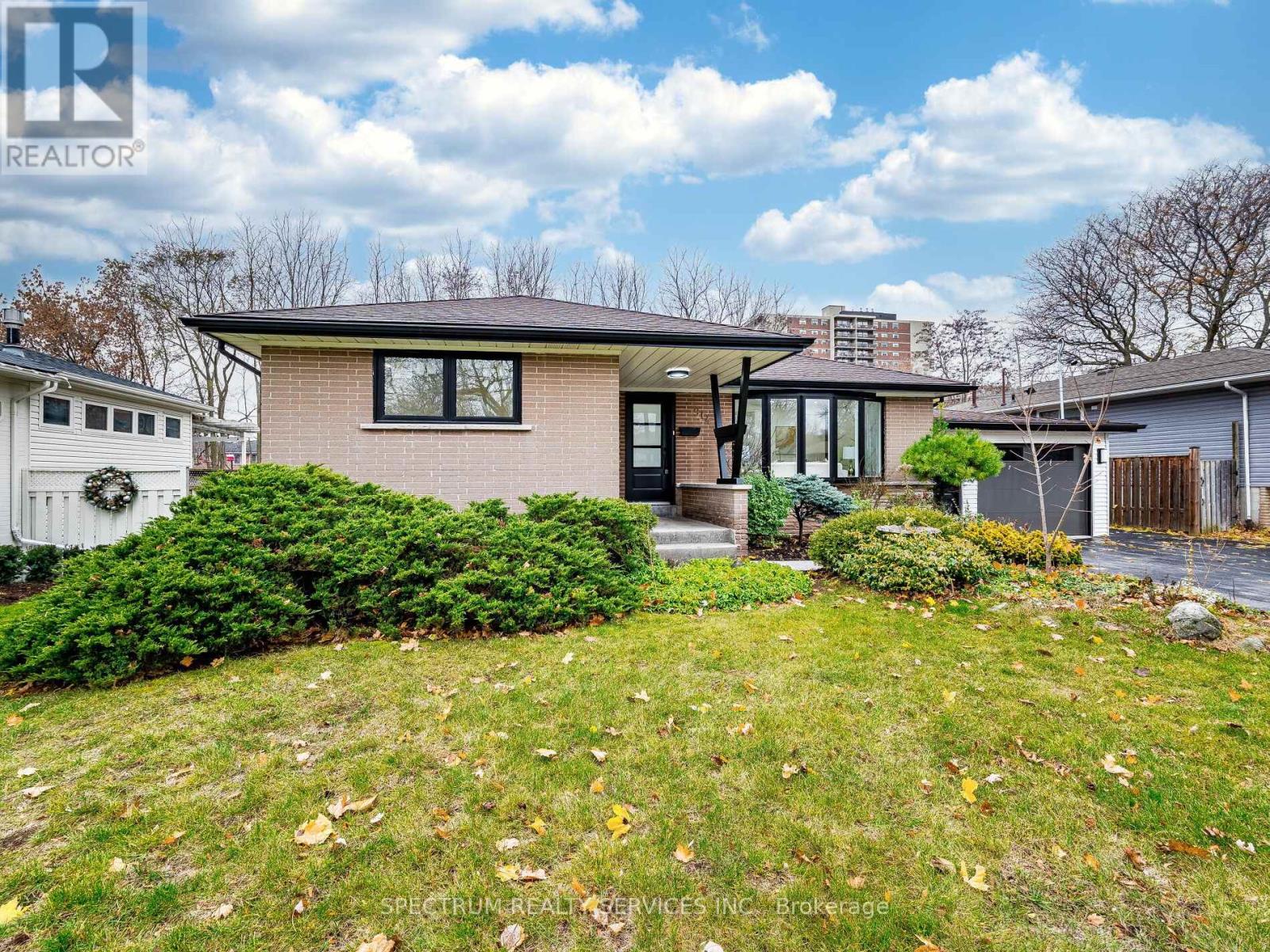 914 FRANCIS ROAD - 3
