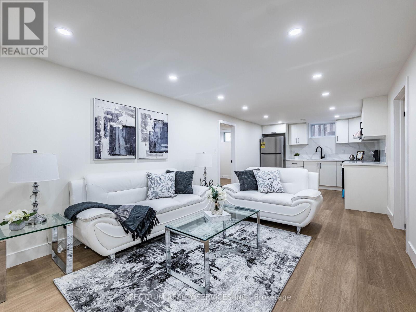 914 FRANCIS ROAD - 33