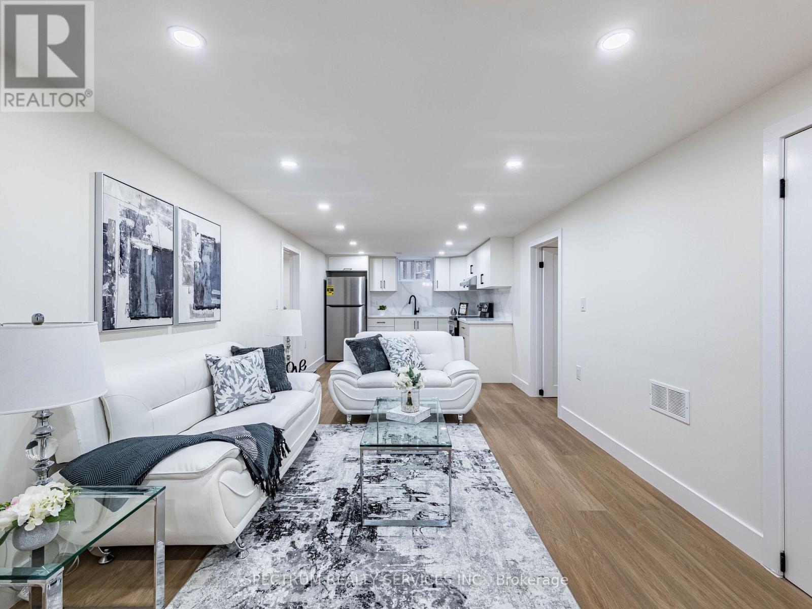 914 FRANCIS ROAD - 34