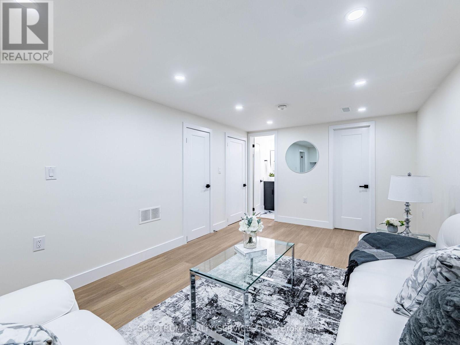 914 FRANCIS ROAD - 36