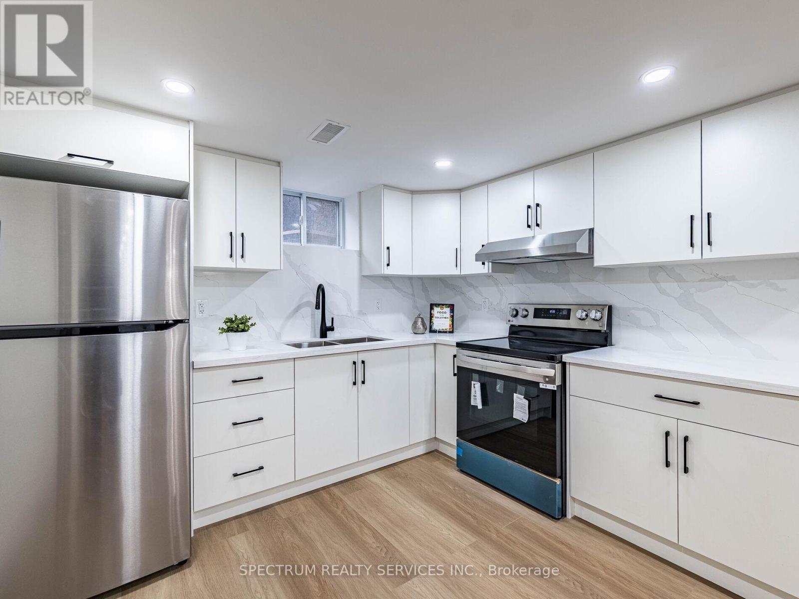 914 FRANCIS ROAD - 38