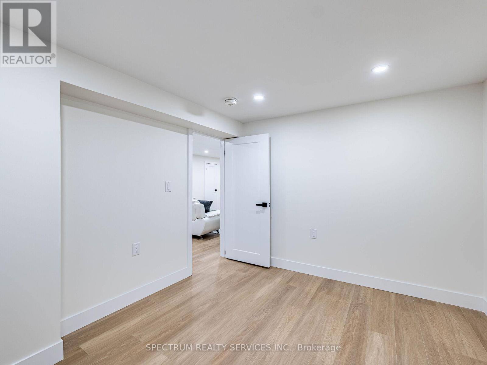 914 FRANCIS ROAD - 42