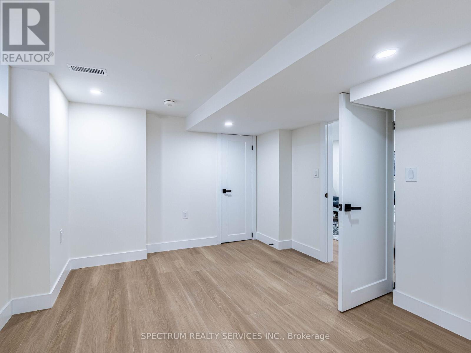 914 FRANCIS ROAD - 44