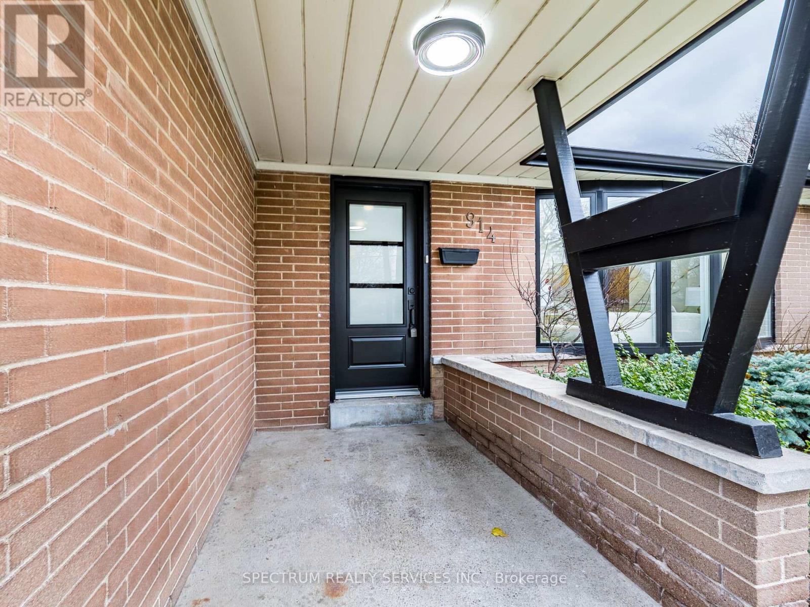 914 FRANCIS ROAD - 5