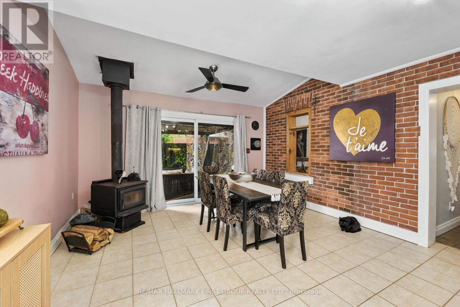 89 ROSE GLEN ROAD N - Image 13