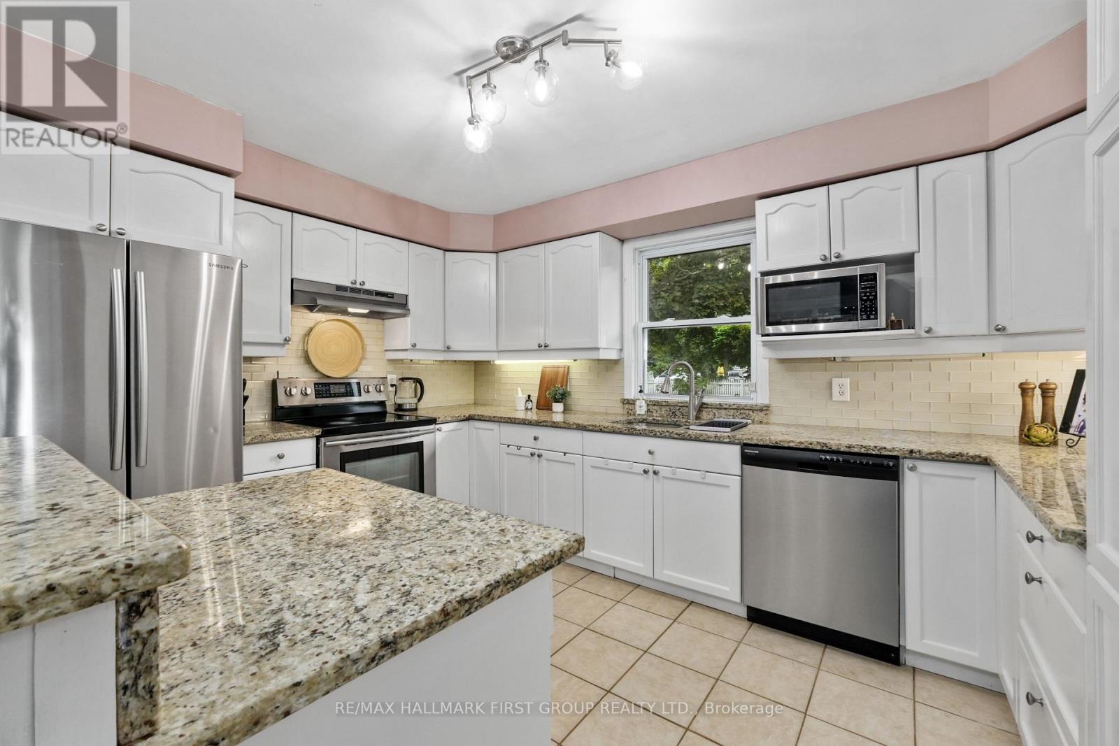 89 ROSE GLEN ROAD N - Image 18