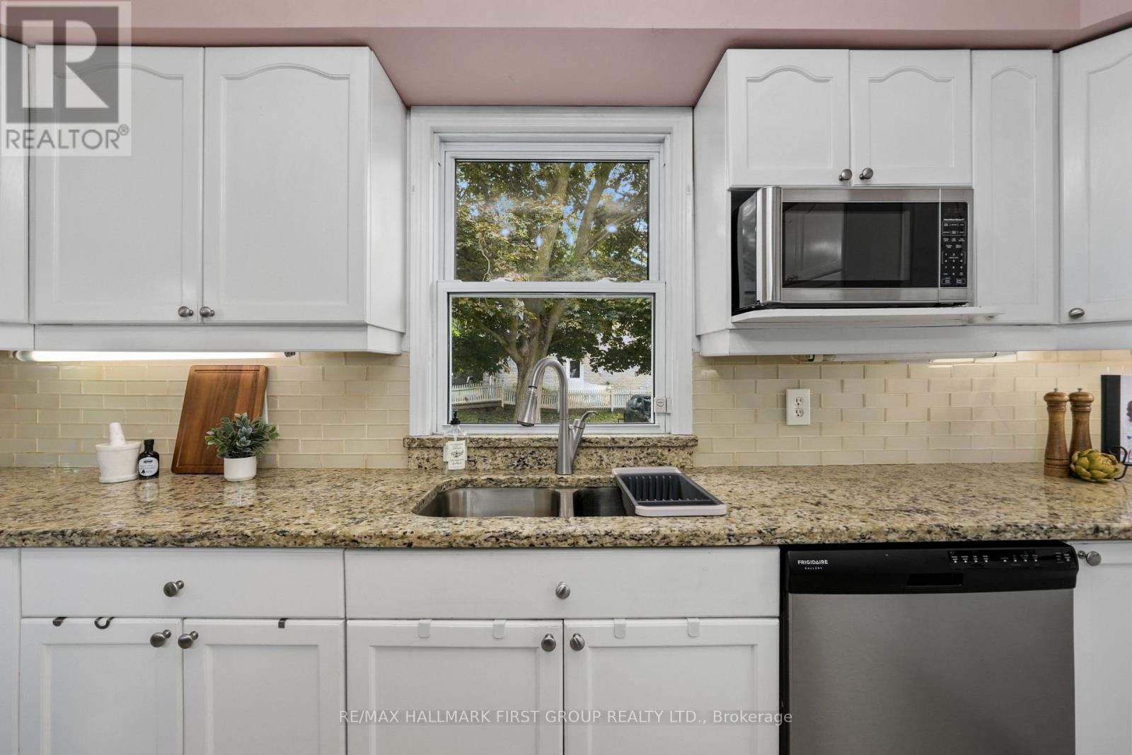 89 ROSE GLEN ROAD N - Image 19