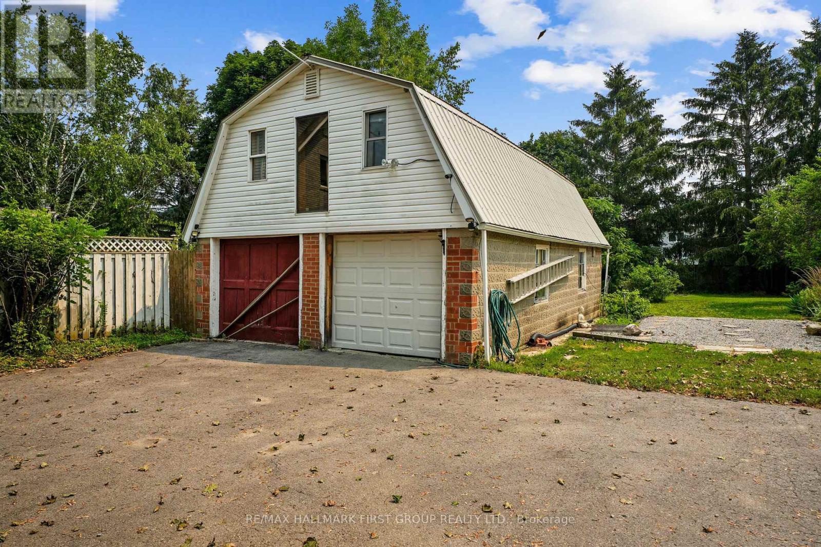 89 ROSE GLEN ROAD N - Image 34