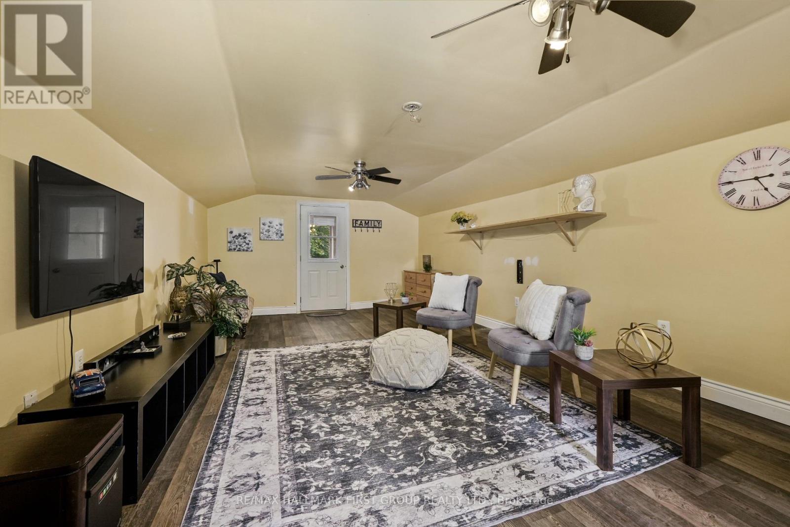 89 ROSE GLEN ROAD N - Image 37
