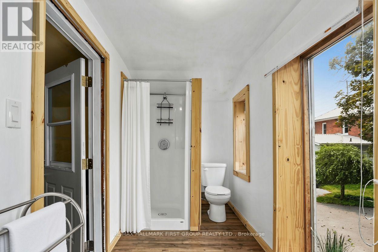 89 ROSE GLEN ROAD N - Image 38