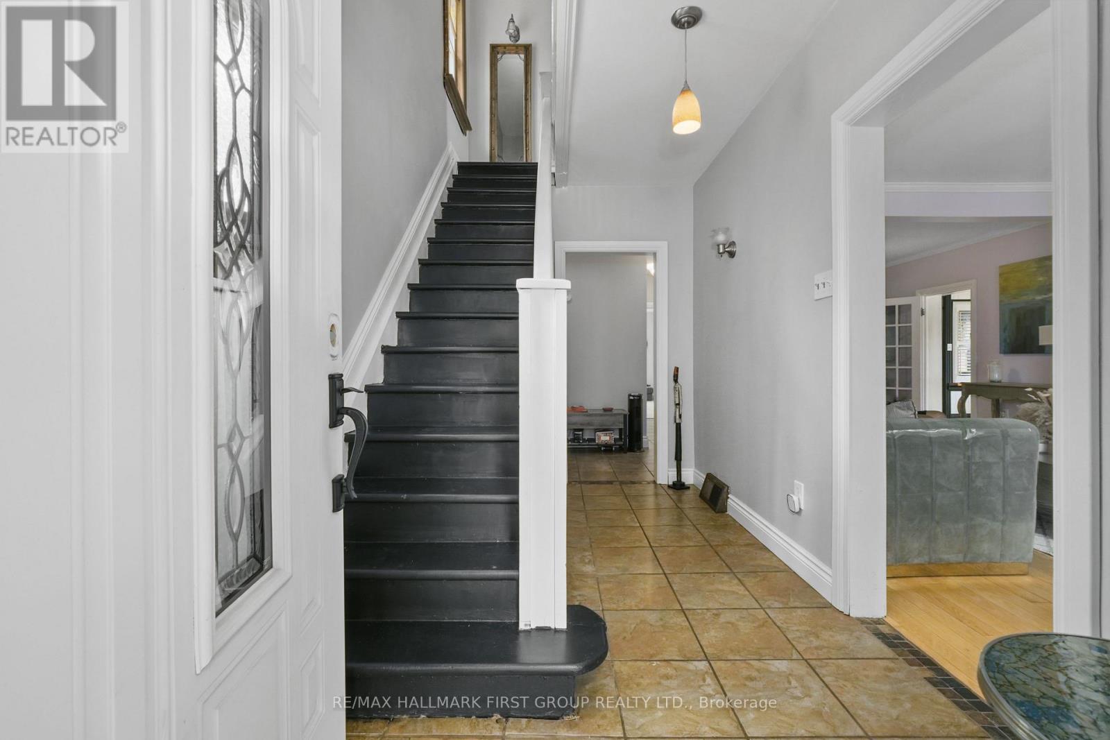 89 ROSE GLEN ROAD N - Image 6