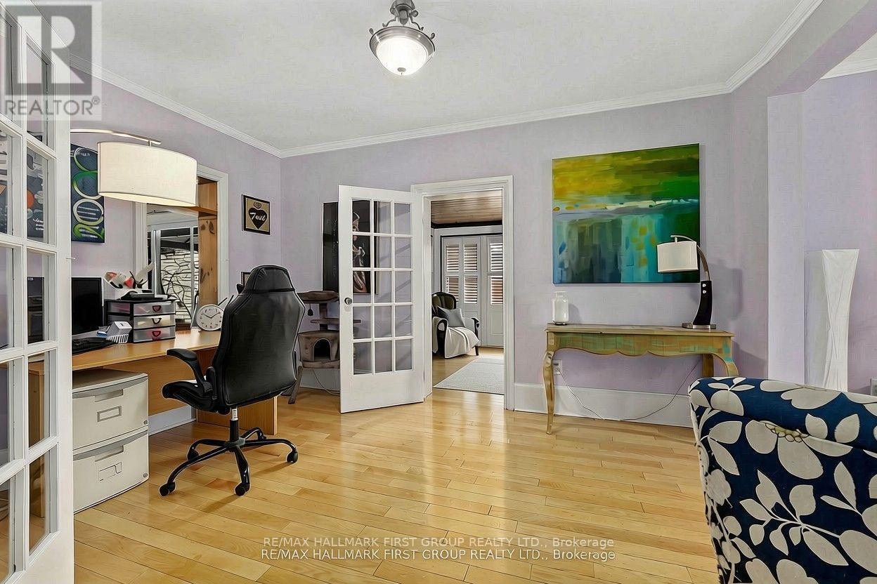 89 ROSE GLEN ROAD N - Image 9