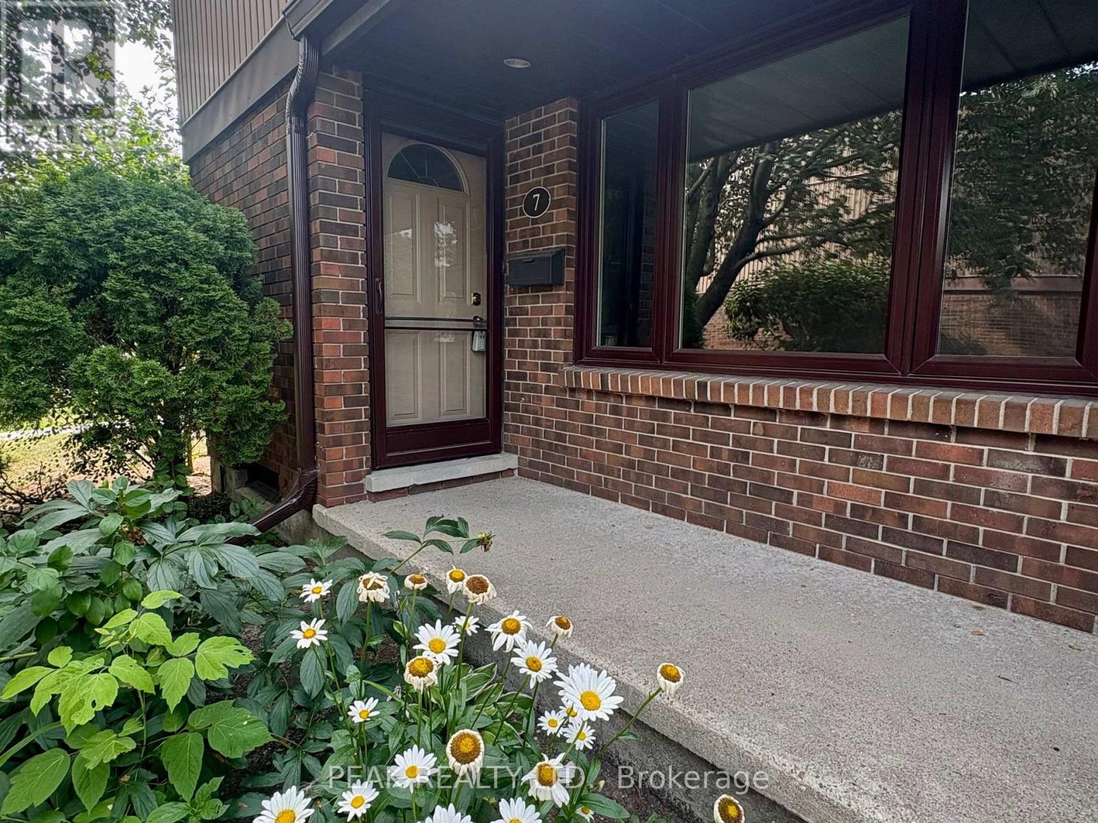 #7 279 SANDOWNE DRIVE - 3