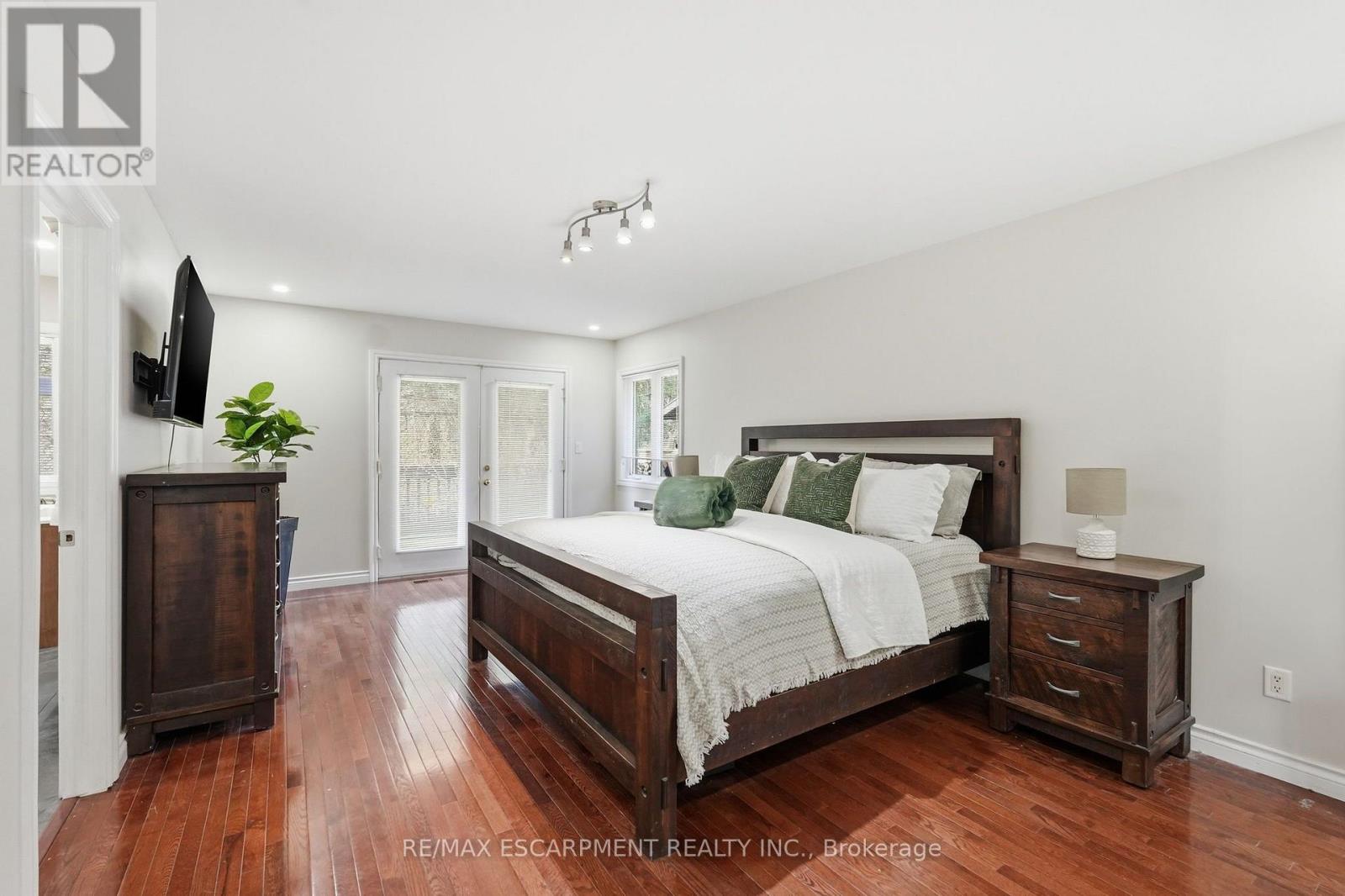 19 CONCESSION 5 E - 18