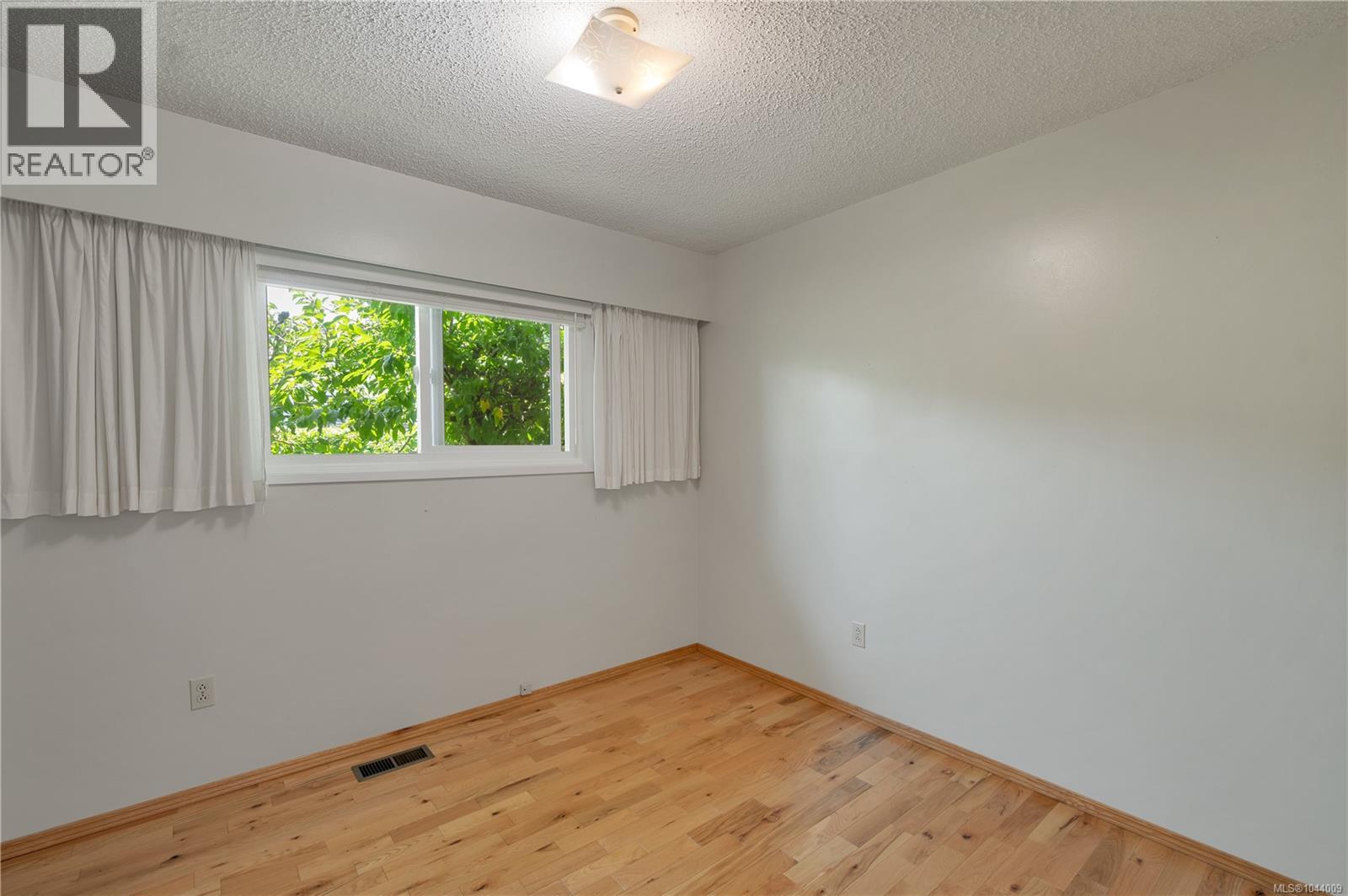 244 Alder St S - 28