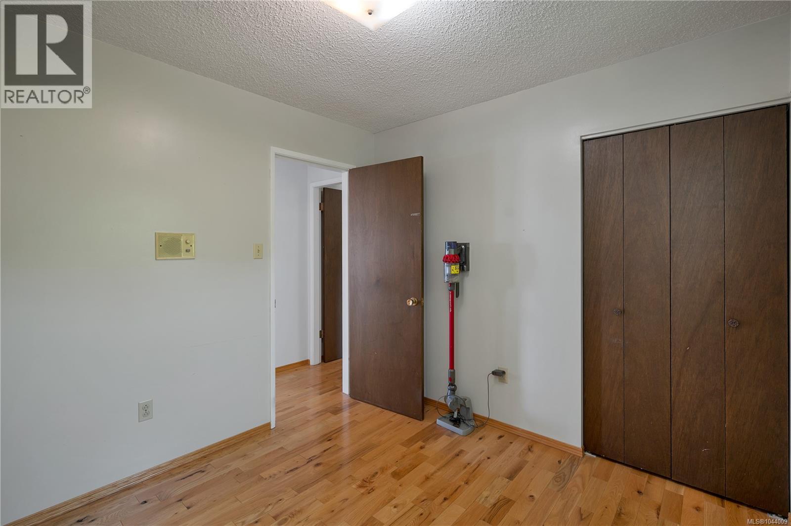 244 Alder St S - Image 30