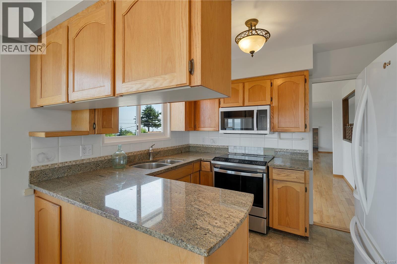 244 Alder St S - Image 9
