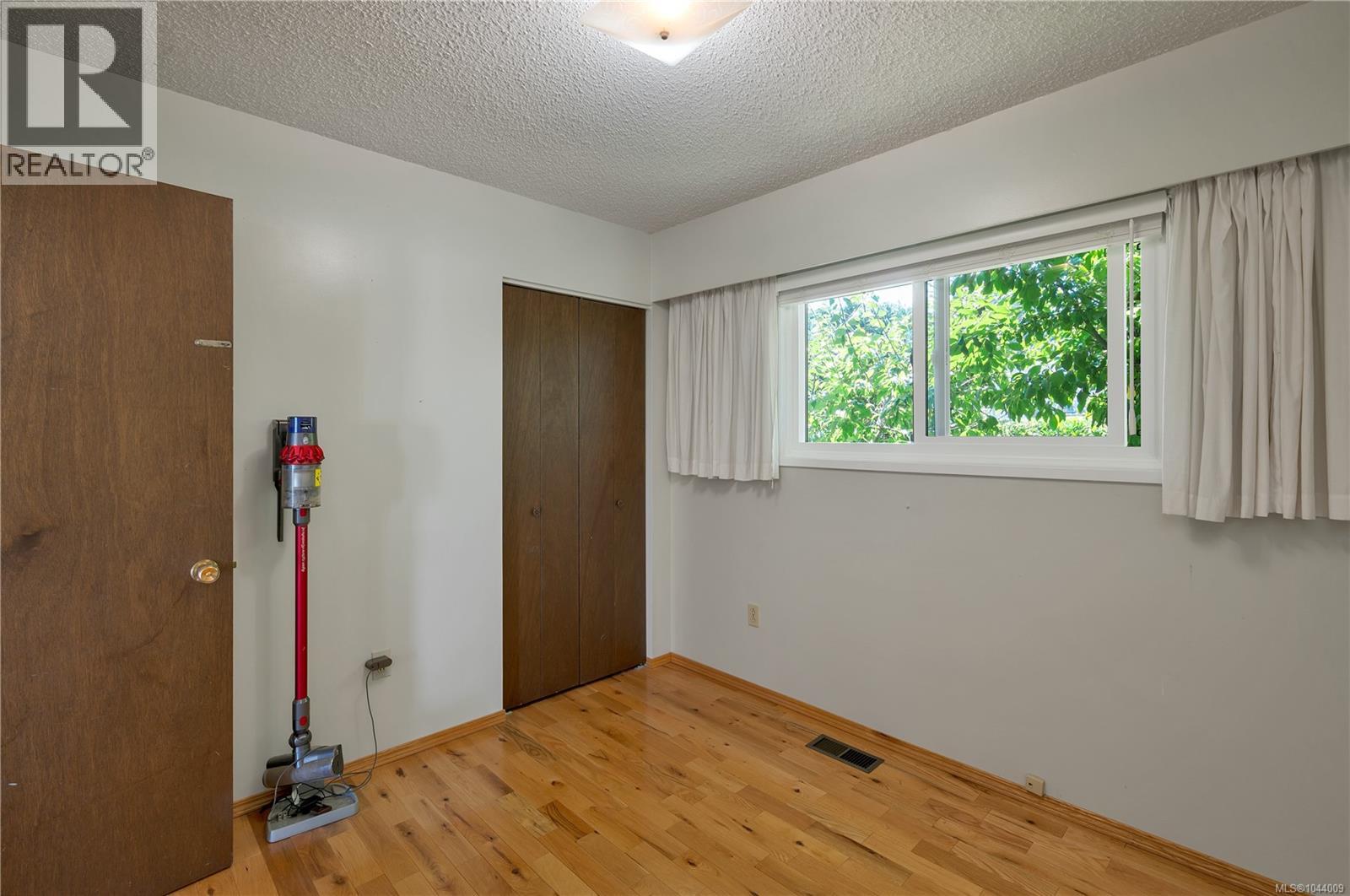 244 Alder St S - 29