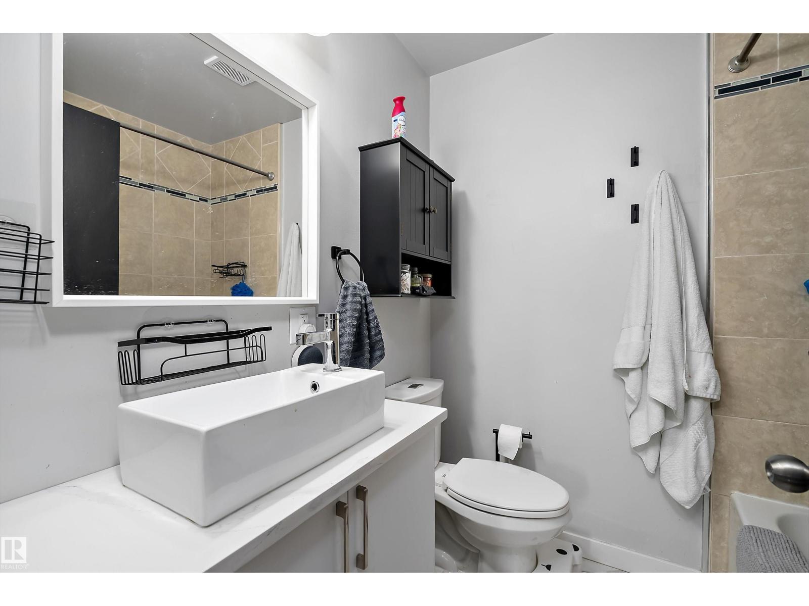 11439 39 AV NW - 18
