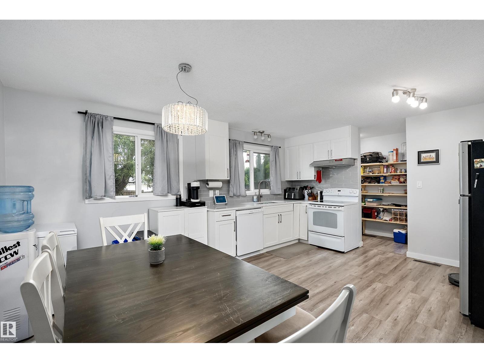 11439 39 AV NW - 12