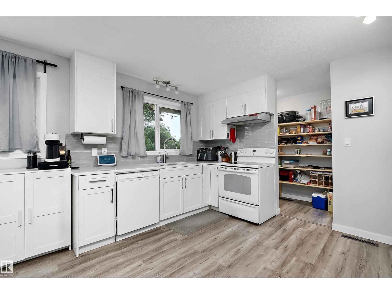 11439 39 AV NW - 14