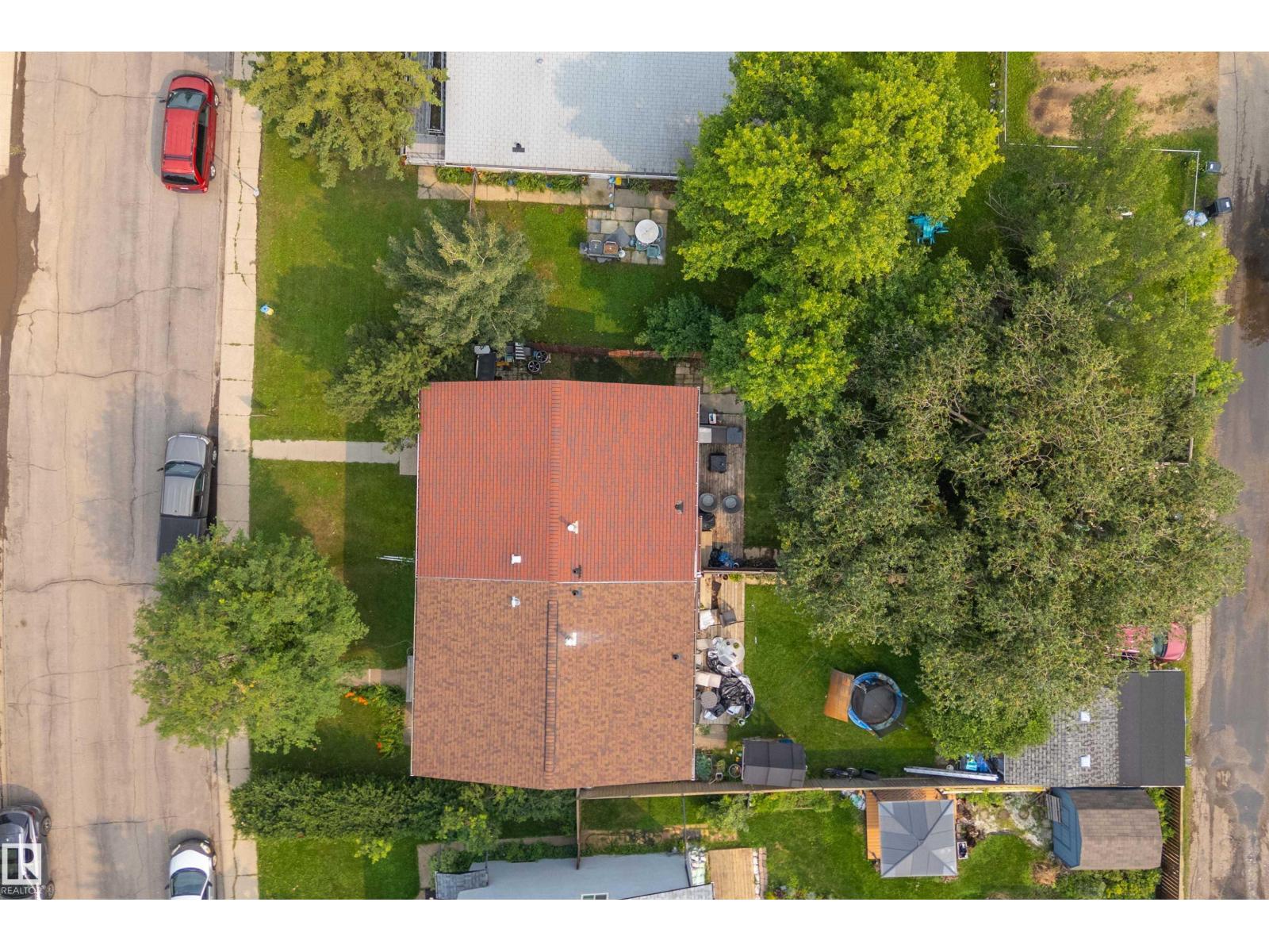 11439 39 AV NW - 40