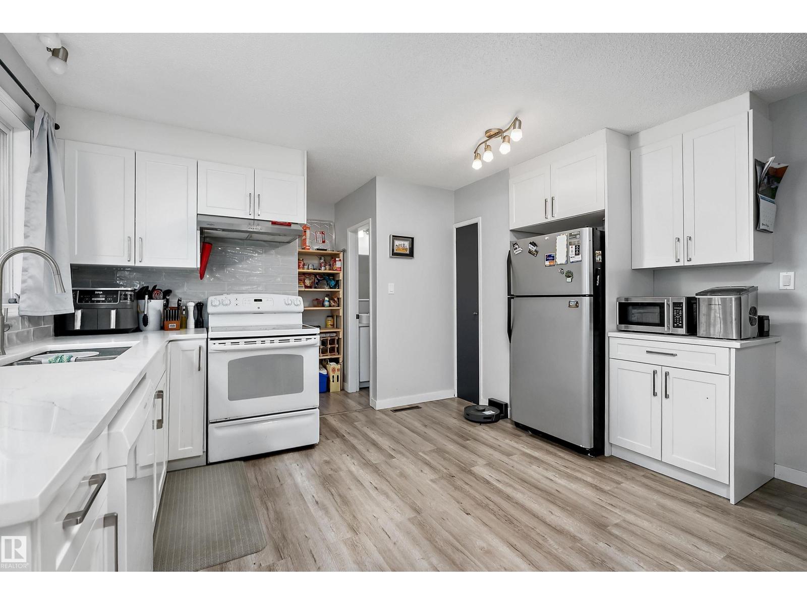 11439 39 AV NW - 15