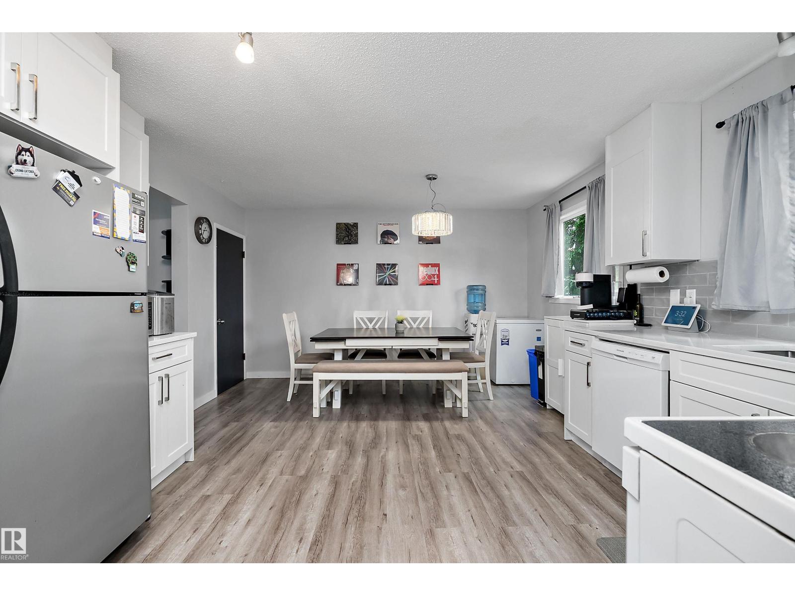 11439 39 AV NW - 16