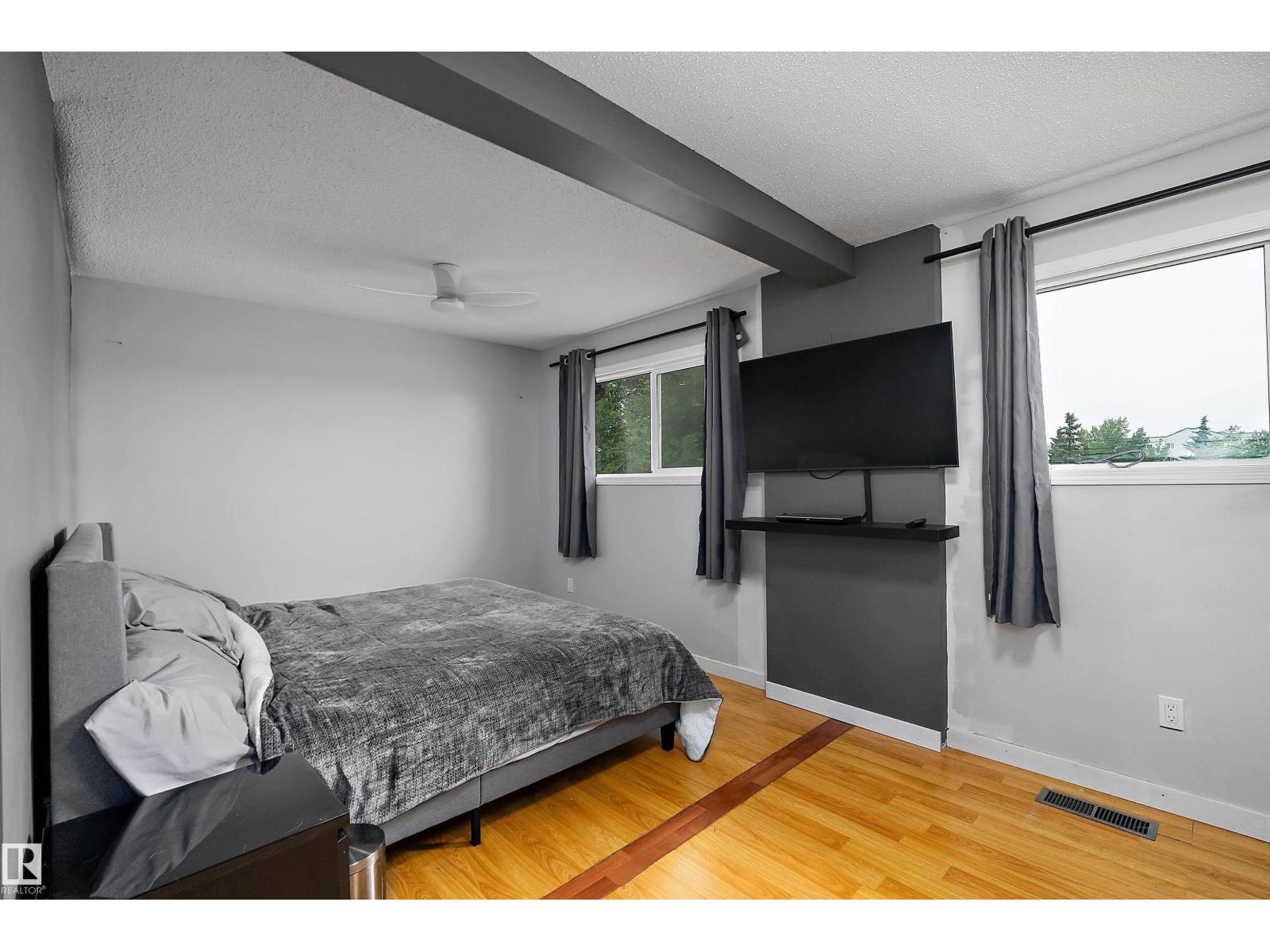 11439 39 AV NW - 25