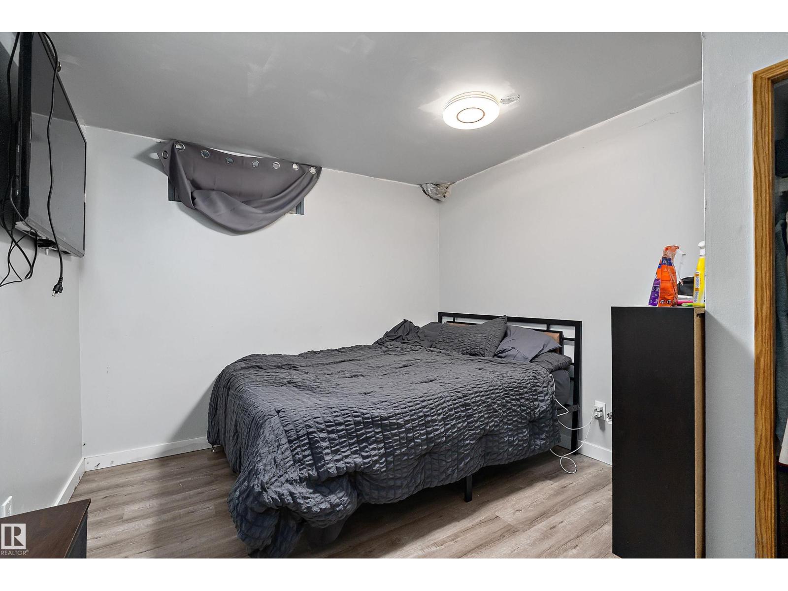 11439 39 AV NW - 29