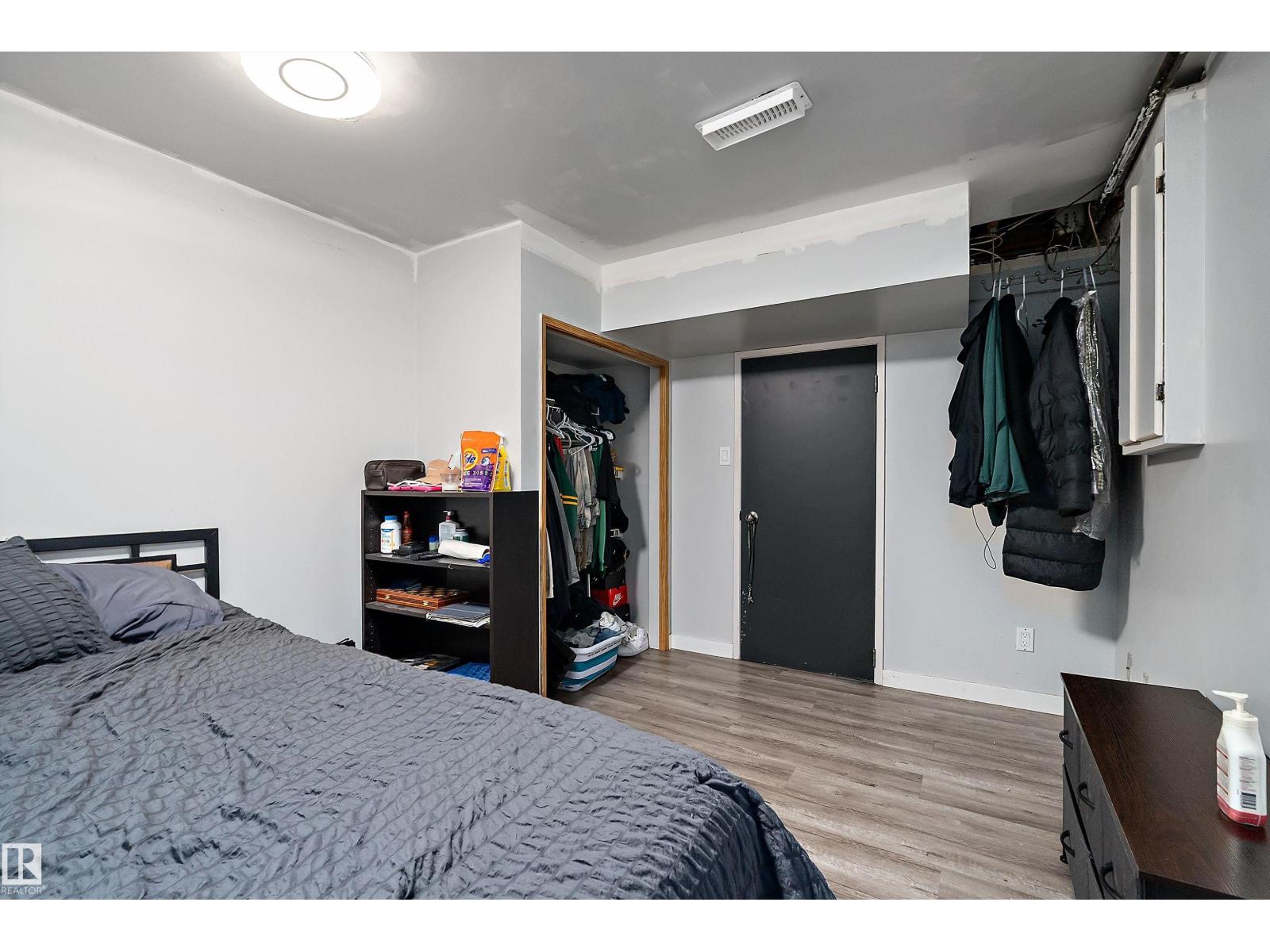 11439 39 AV NW - 30