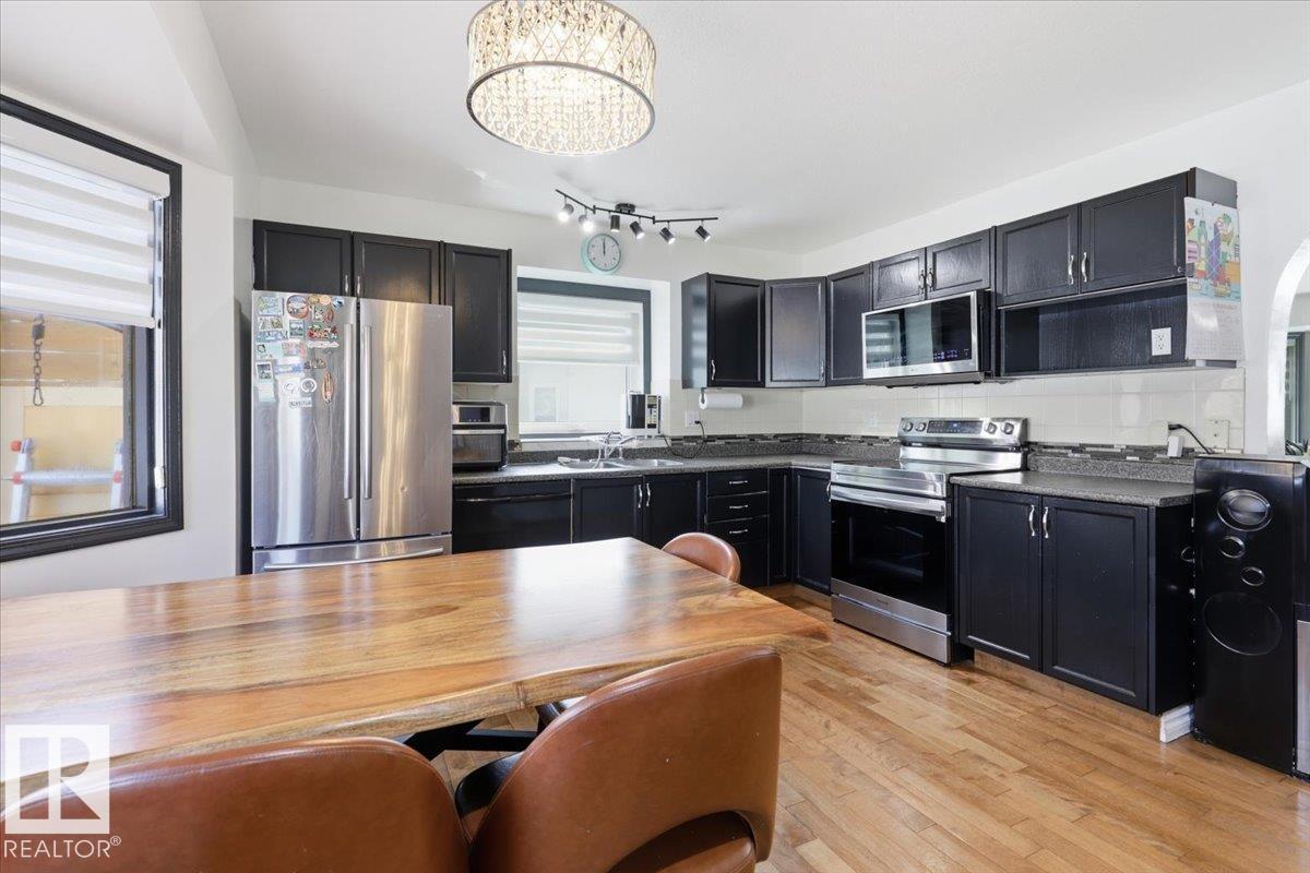 242 Northmount DR - 8
