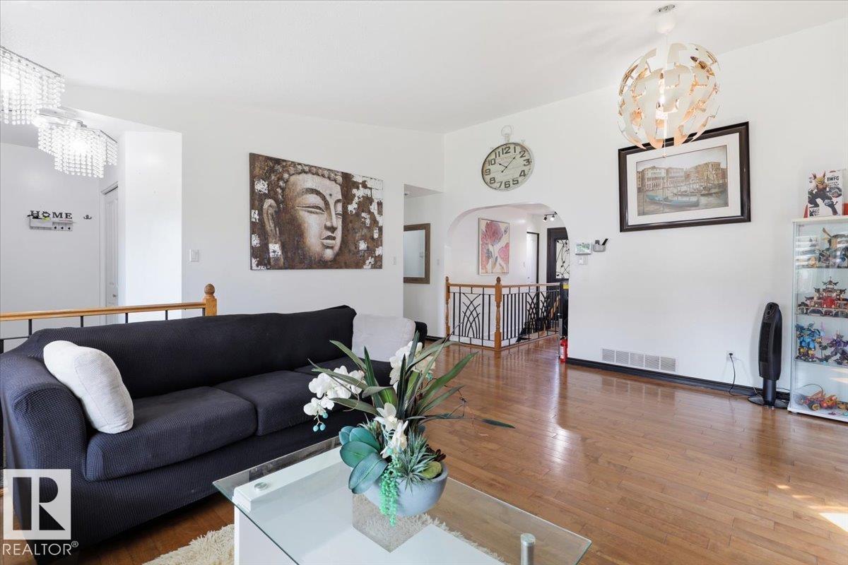 242 Northmount DR - 5