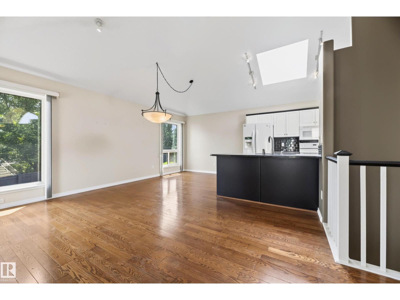 #4 11809 9B AV NW - 27