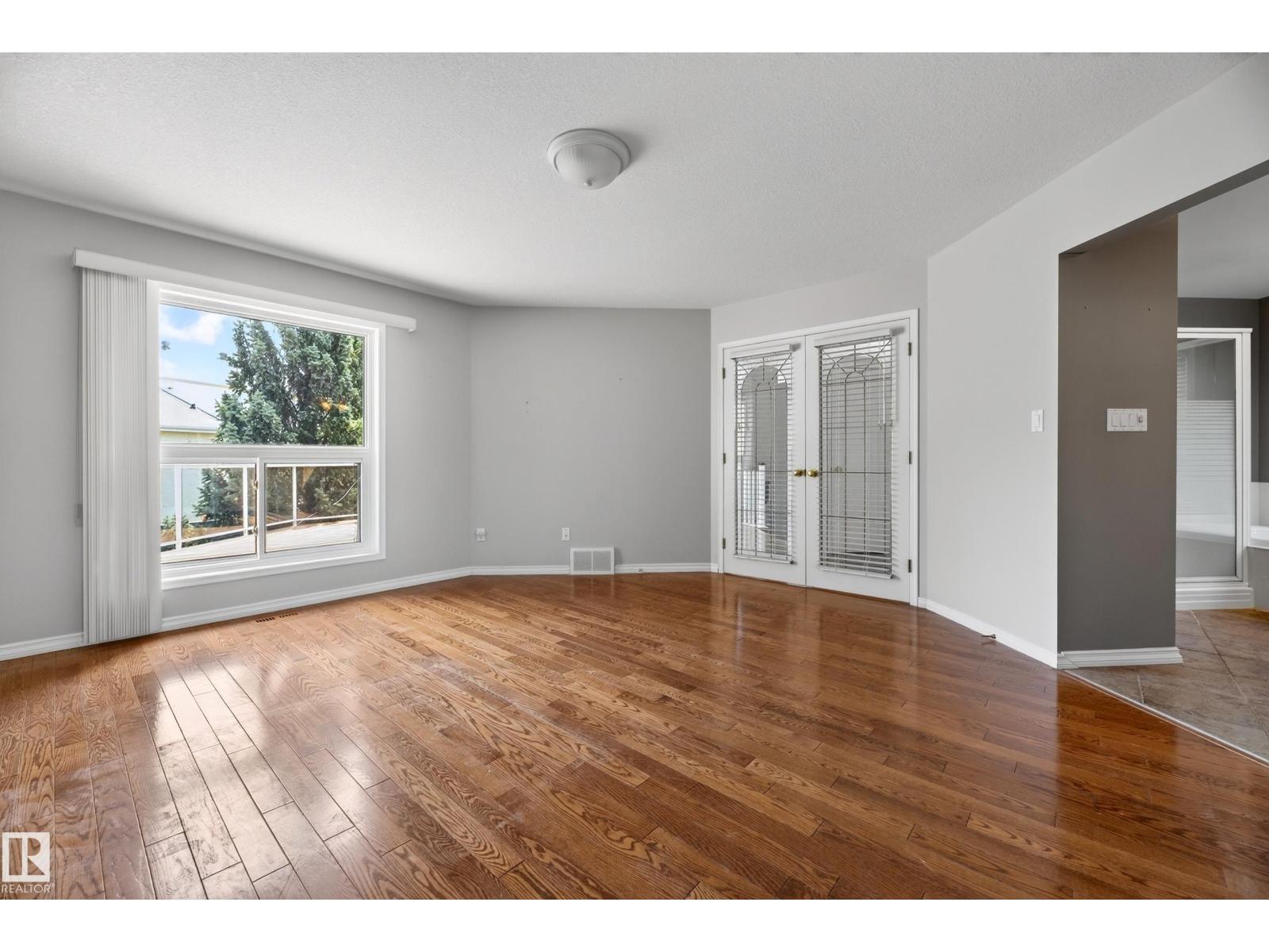 #4 11809 9B AV NW - 41